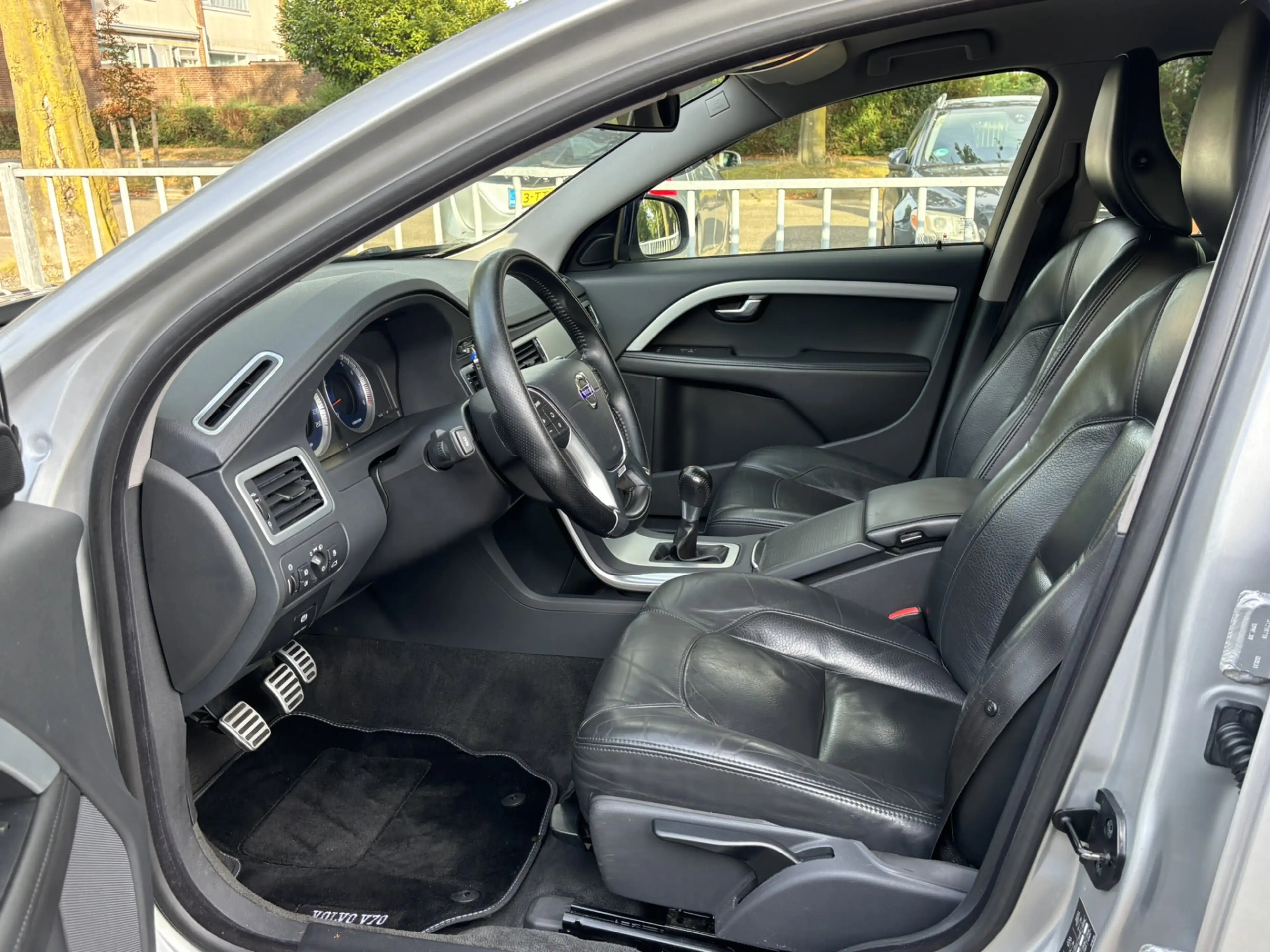 Volvo V70 2.5FT 231pk R-Design vijf cilinder Xenon — photo 4
