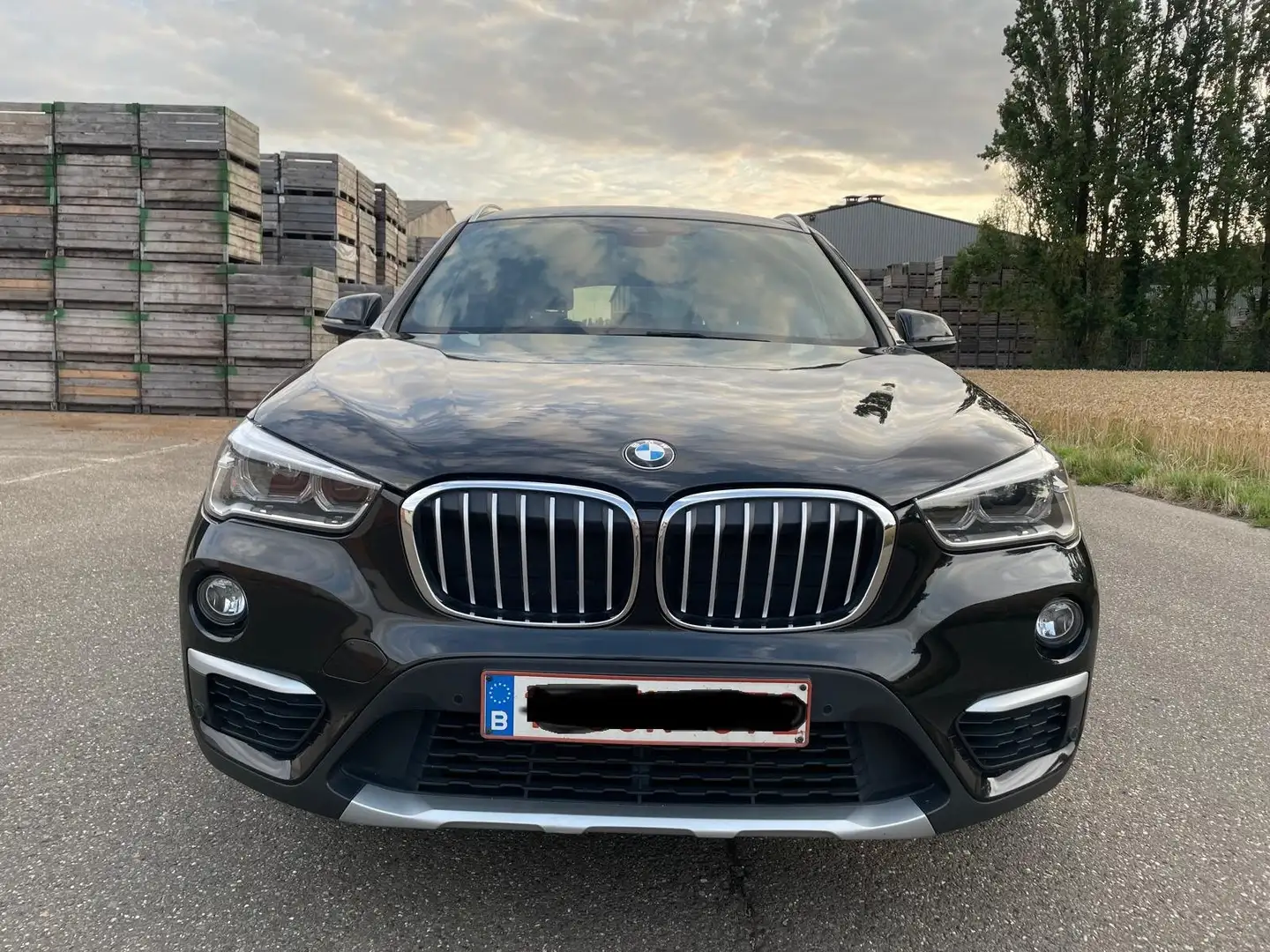 BMW X1 X1 sDrive18i Aut. xLine Zwart - 1