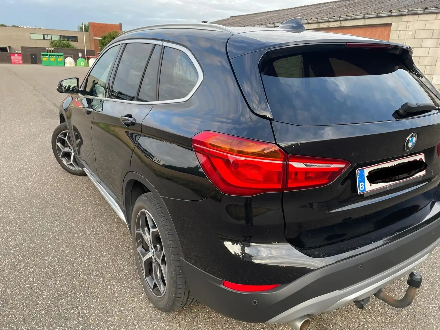 BMW X1 X1 sDrive18i Aut. xLine Zwart - 2