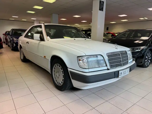 Mercedes-Benz E 200 E Coupe 200 CE