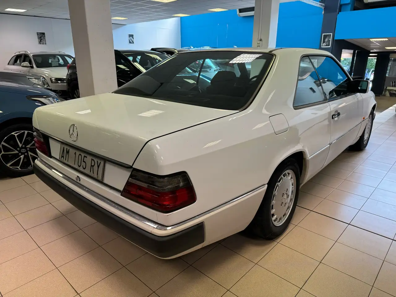 Mercedes-Benz E 200 E Coupe 200 CE, foto 4