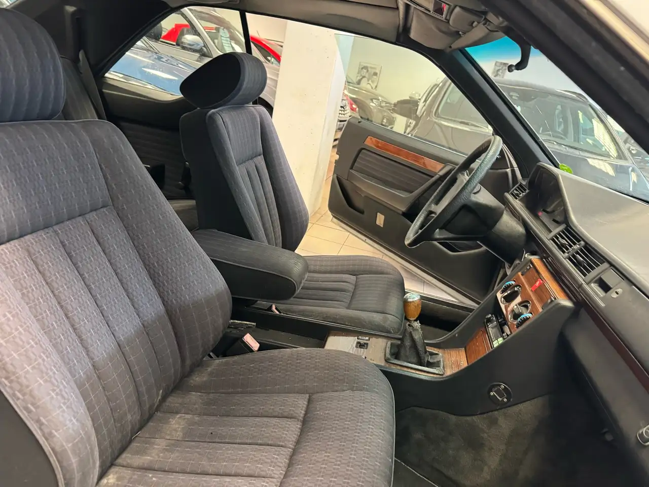 Mercedes-Benz E 200 E Coupe 200 CE, foto 8
