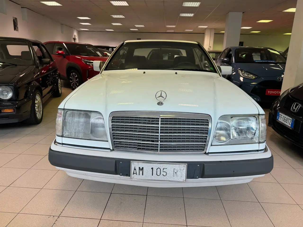 Mercedes-Benz E 200 E Coupe 200 CE, foto 2