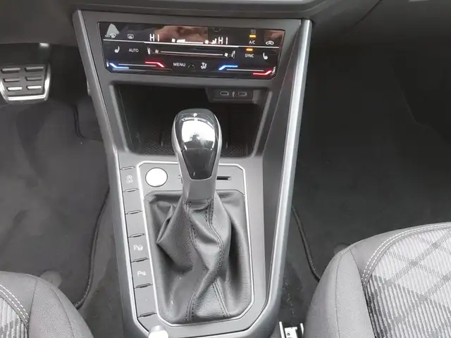 Volkswagen Polo view 12