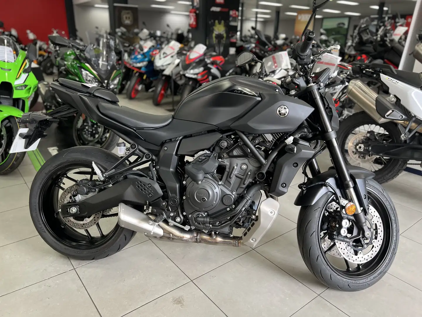 Yamaha MT-07 Noir - 1
