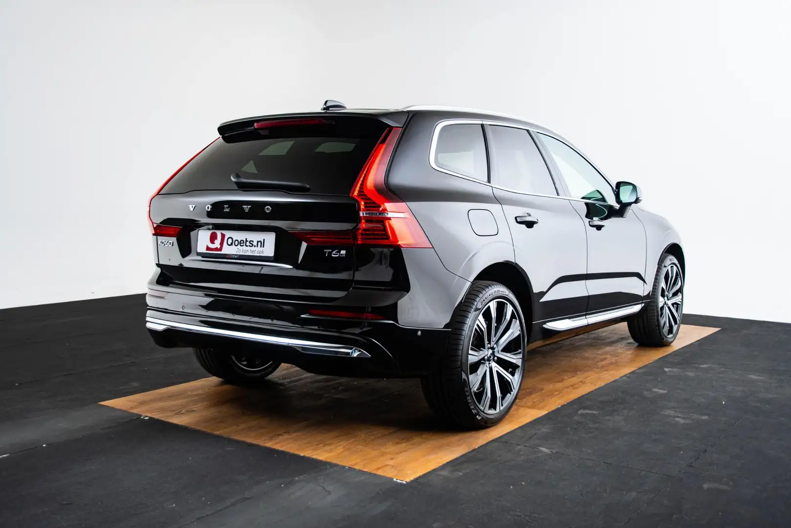 Volvo XC60 2.0 T6 Plug-in hybrid AWD Ultra Bright Panoramadak Zwart - 2