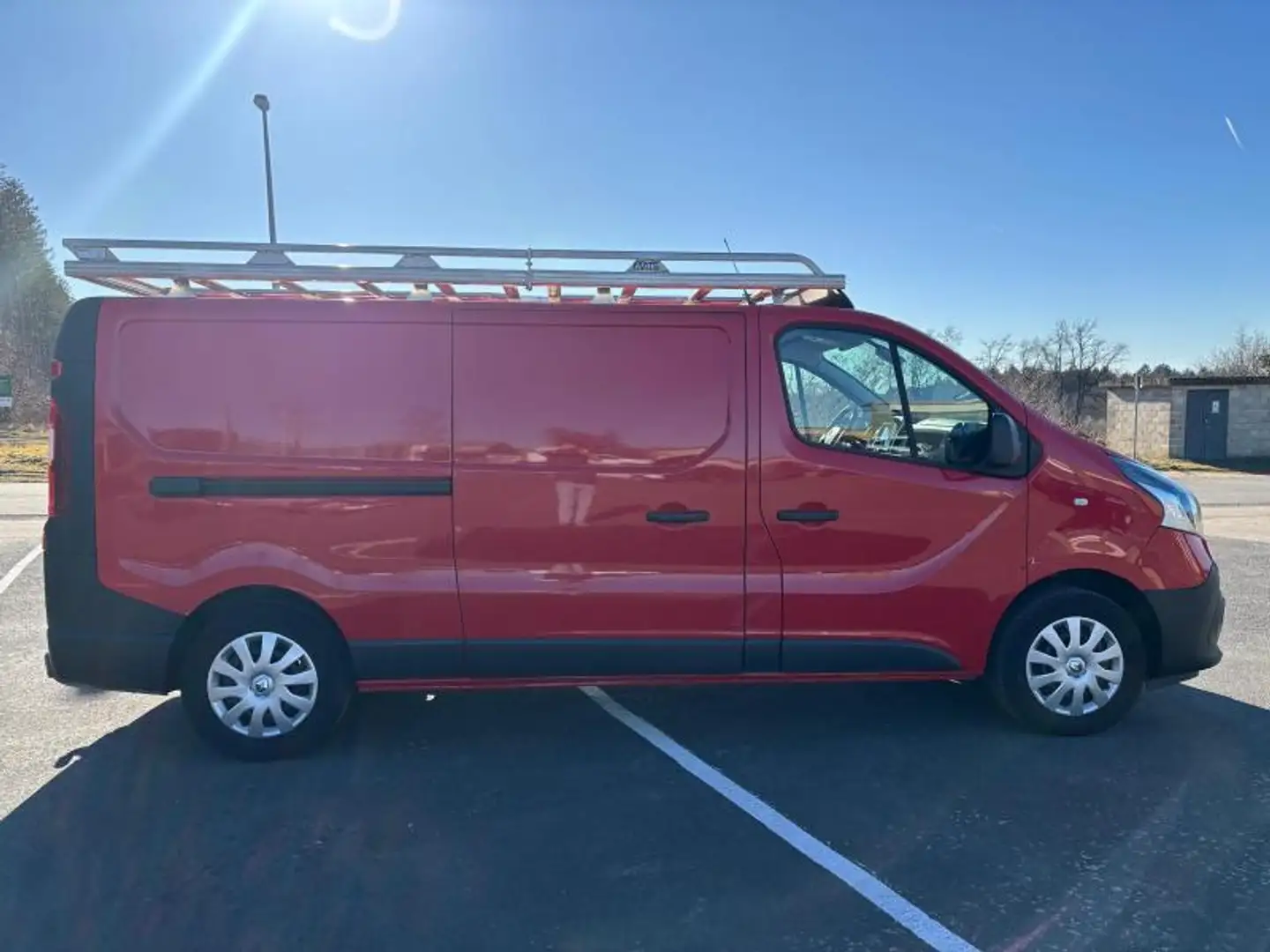 Renault Trafic L2H1 Grand Confort 145 cv Rojo - 2