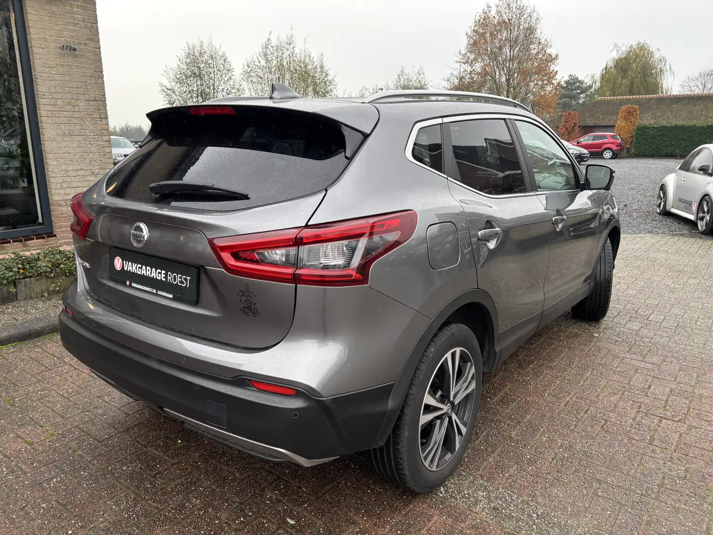 Nissan Qashqai 1.3 DIG-T N-Connecta Panoramadak / Carplay / 360-c Gris - 2