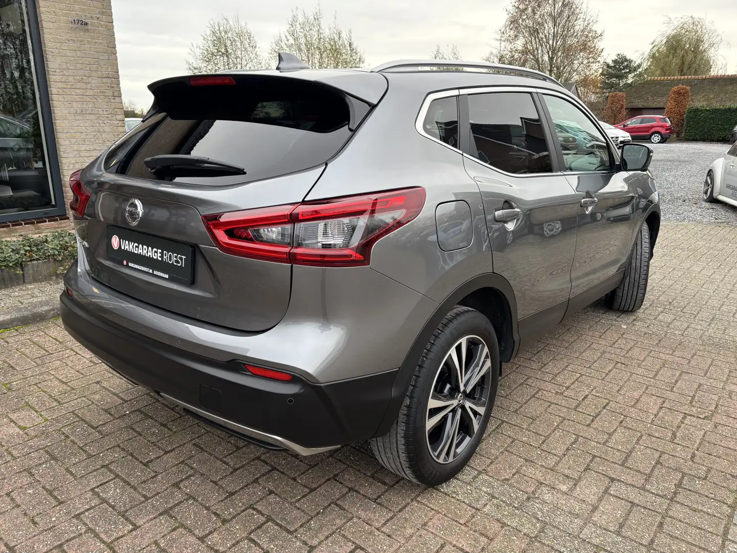 Nissan Qashqai 1.3 DIG-T N-Connecta Panoramadak / Carplay / 360-c Gris - 2
