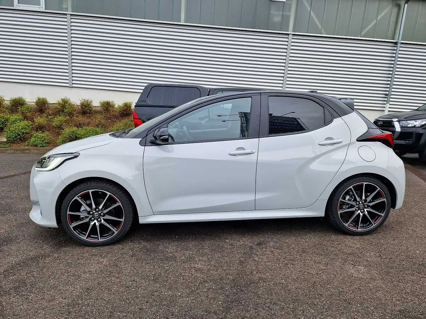 Toyota Yaris Hybrid 5-Türer 130 1.5 VVT-i GR SPORT Szürke - 2