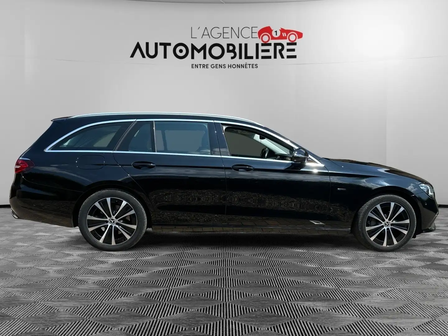 Mercedes-Benz E 300 PHEV Business Solution Zwart - 2