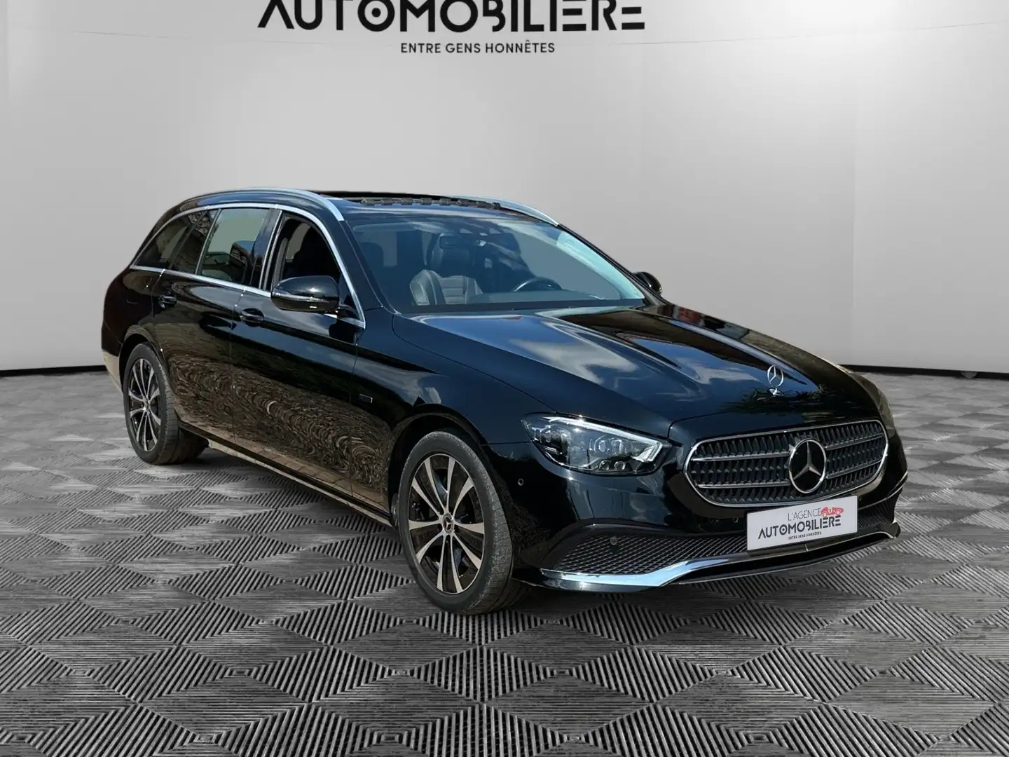 Mercedes-Benz E 300 PHEV Business Solution Zwart - 1