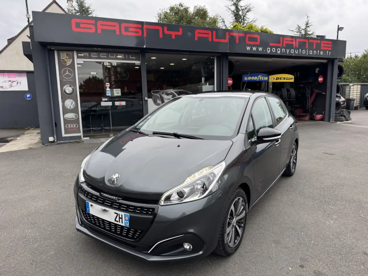 Peugeot 208 1.2 PURETECH 82CH ACTIVE 5P TOIT PANORAMIQUE + CAMERA Gris - 1