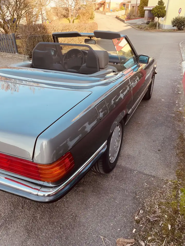 Mercedes-Benz SL 560