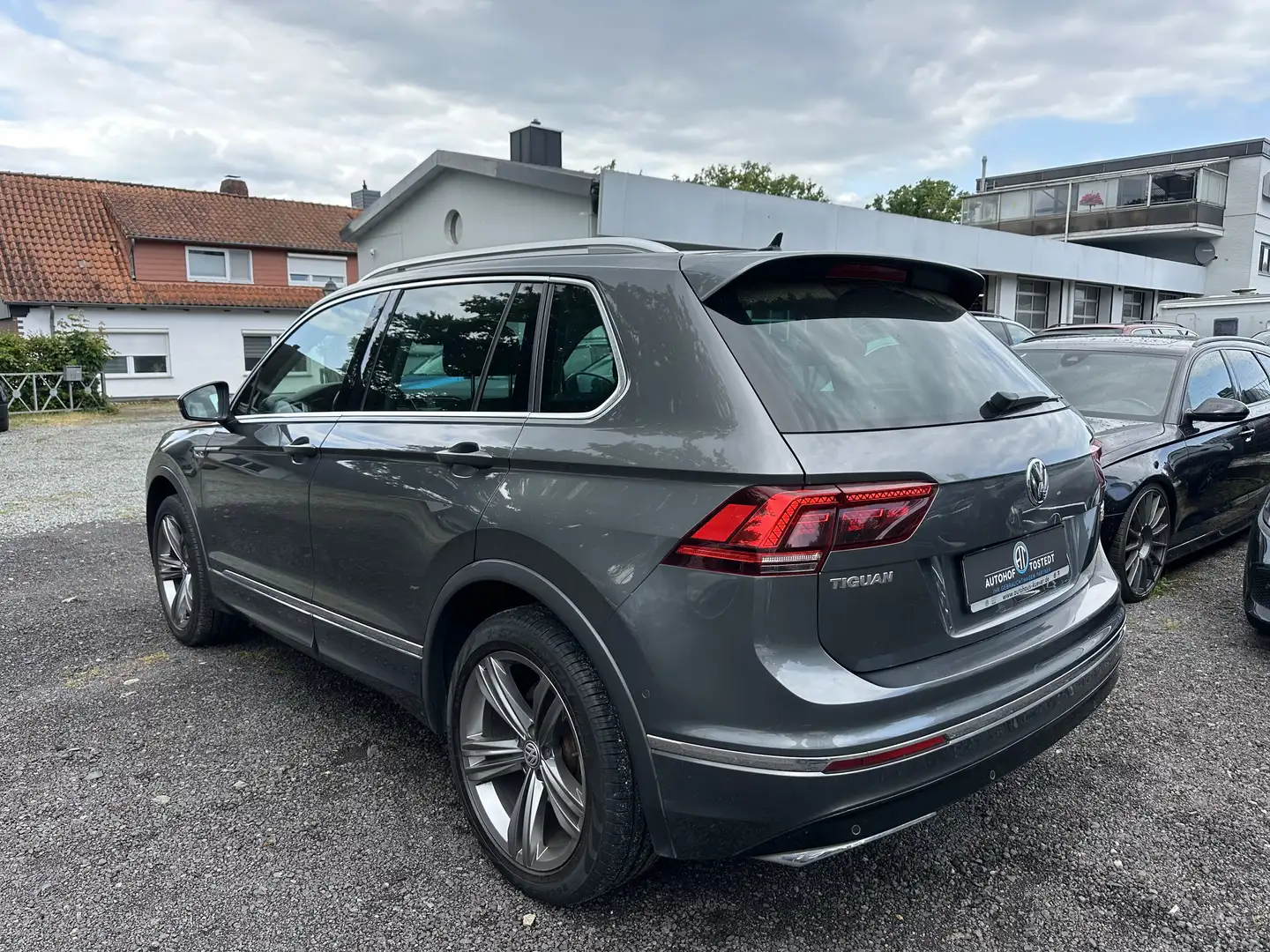 Volkswagen Tiguan Highline R-Line 2.0 TDI 4Motion*Pano*LED*1.Hand Grau - 2