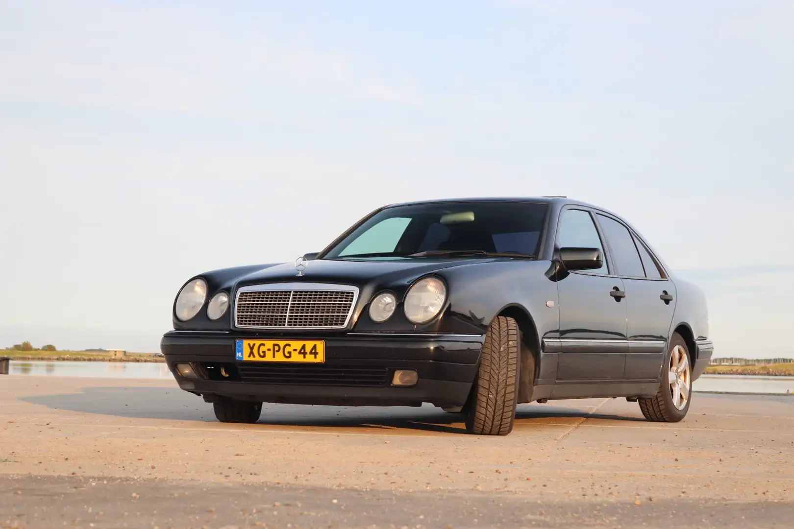Mercedes-Benz E 200 T Classic - 1