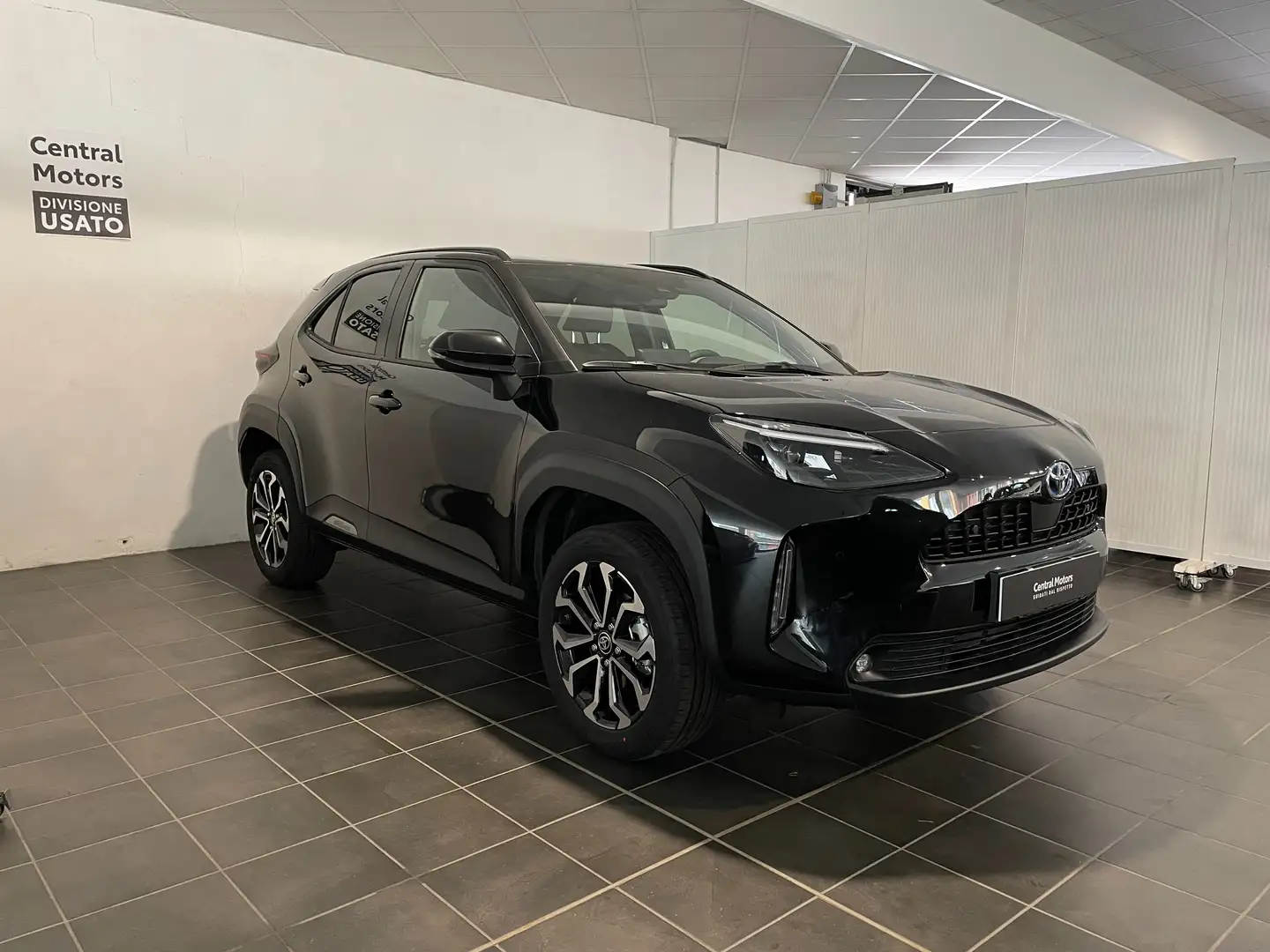 Toyota Yaris Cross Yaris Cross 1.5h Lounge awd-i 116cv e-cvt Nero - 2