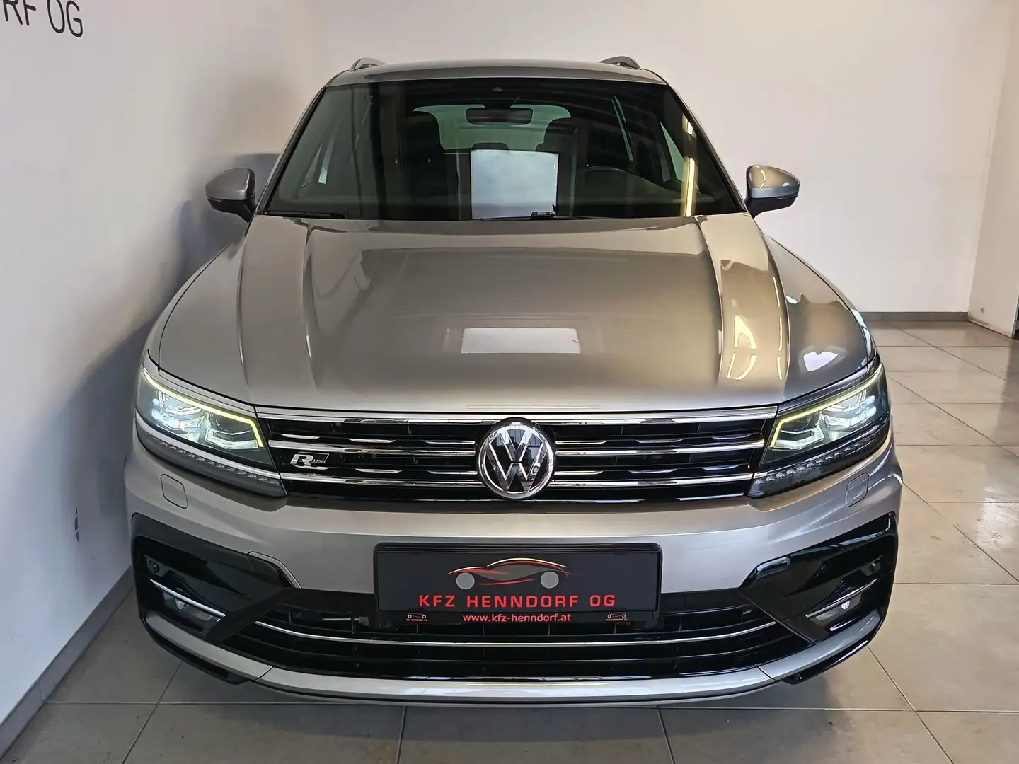 Volkswagen Tiguan 2,0 TDI SCR 4Motion R-Line DSG Grau - 2