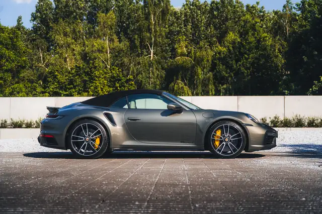 Porsche 992 view 4