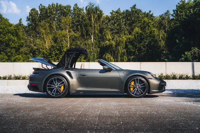 Porsche 992 view 5