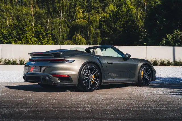 Porsche 992 view 7