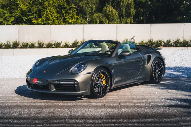 Porsche 992 view 3