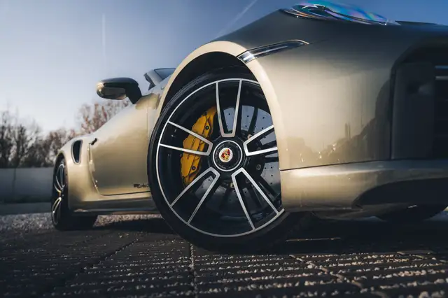 Porsche 992 view 11