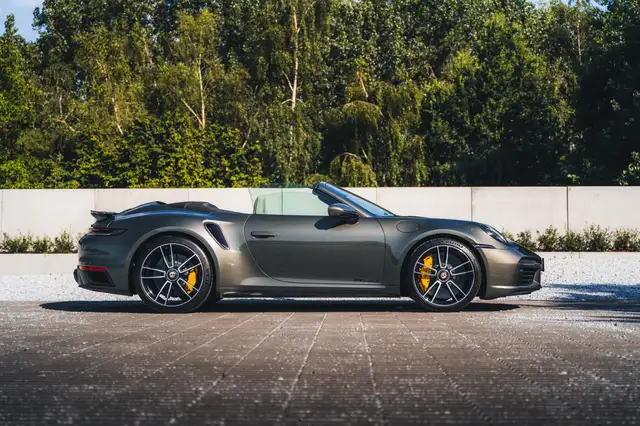 Porsche 992 view 6