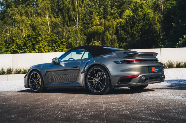 Porsche 992 view 9