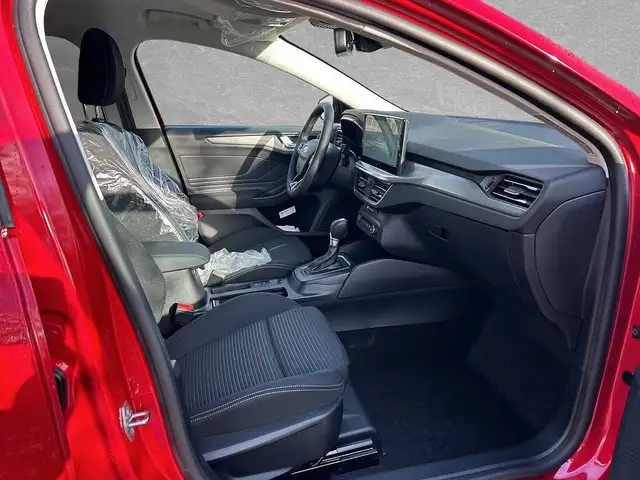 Ford Focus view 3