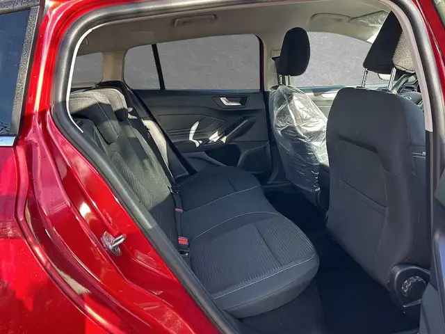 Ford Focus view 5