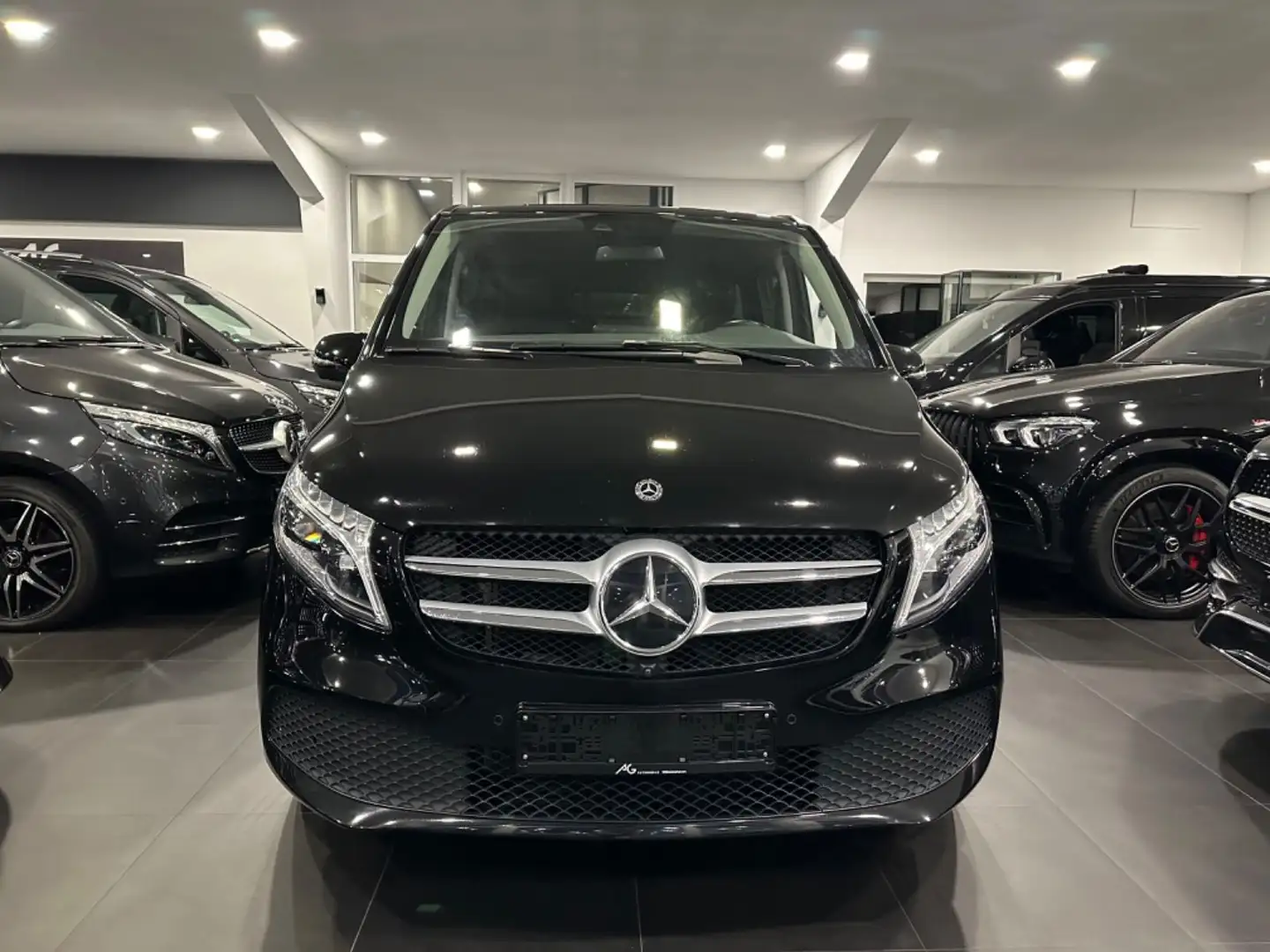 Mercedes-Benz V 300 AVANTGARDE EDITION*Lang*Leder* AMG*StHz* Schwarz - 2