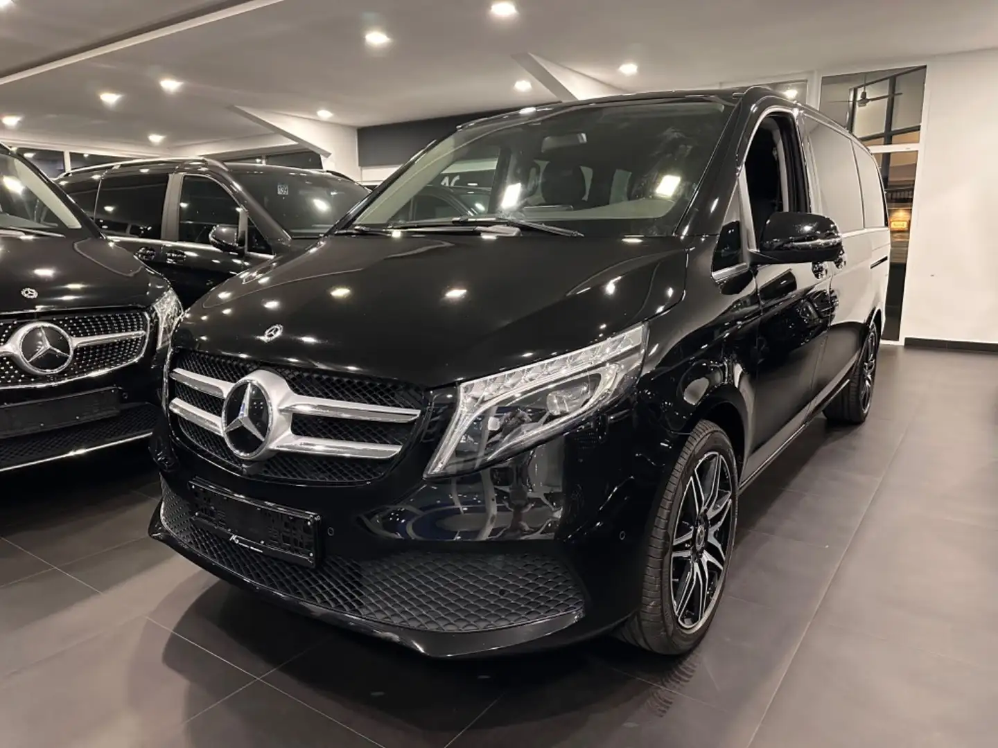 Mercedes-Benz V 300 AVANTGARDE EDITION*Lang*Leder* AMG*StHz* Schwarz - 1