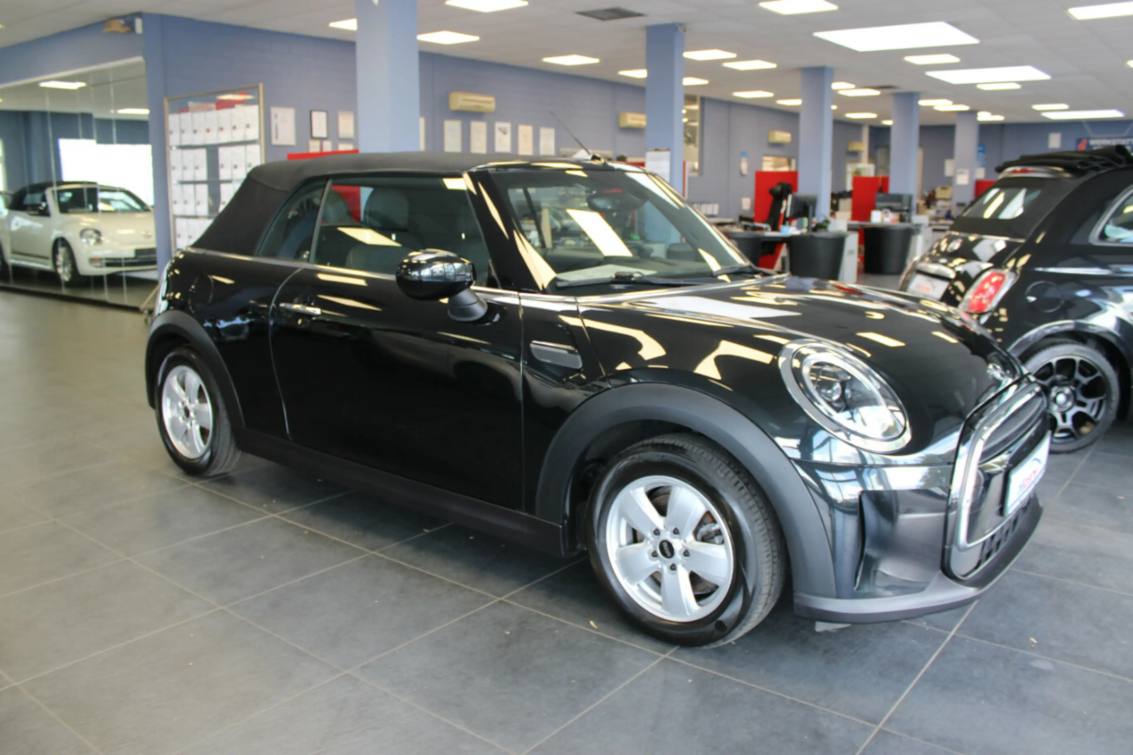 MINI Cooper Cabrio Aut. Essential Trim — photo 11