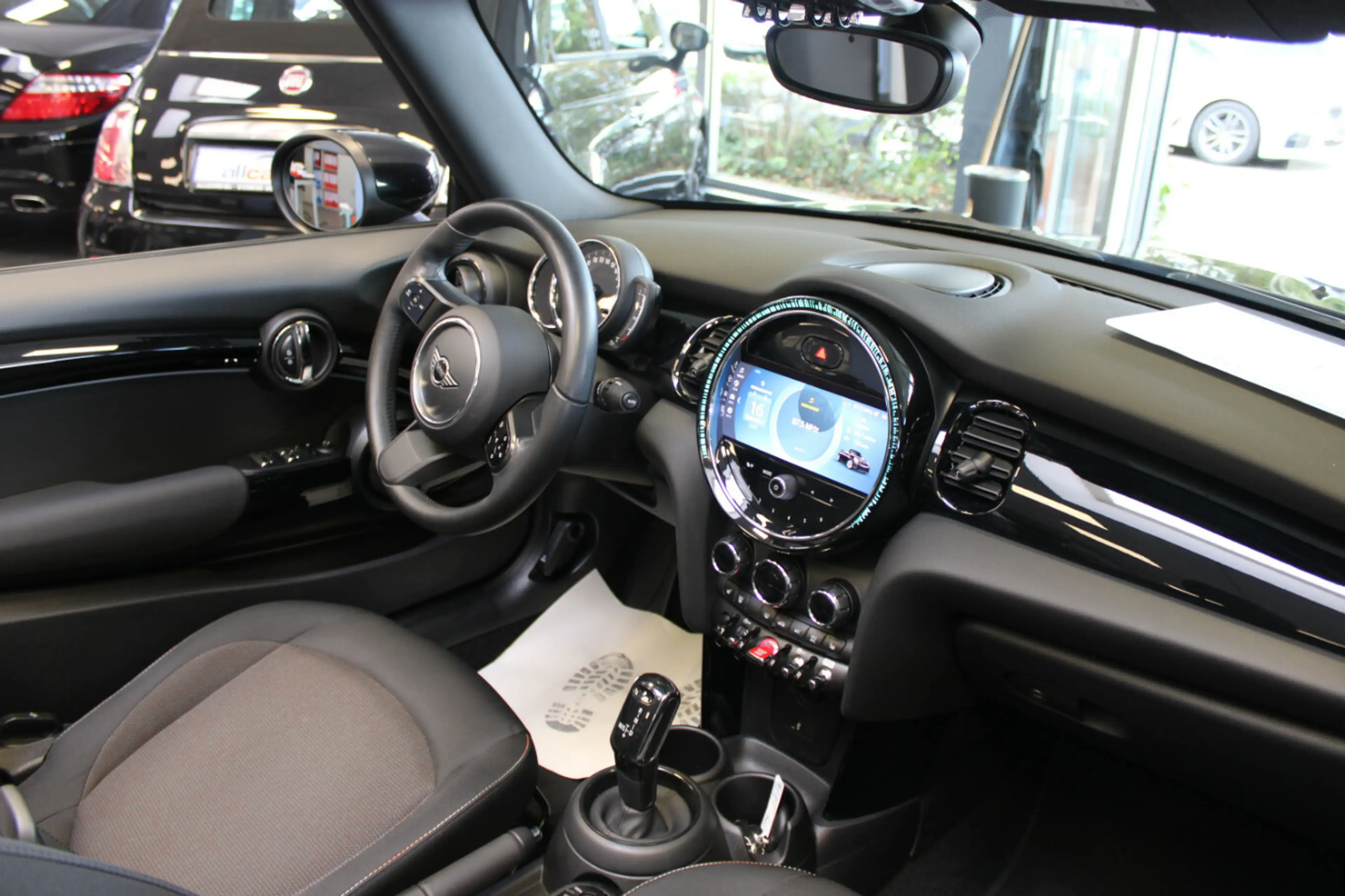MINI Cooper Cabrio Aut. Essential Trim — photo 7