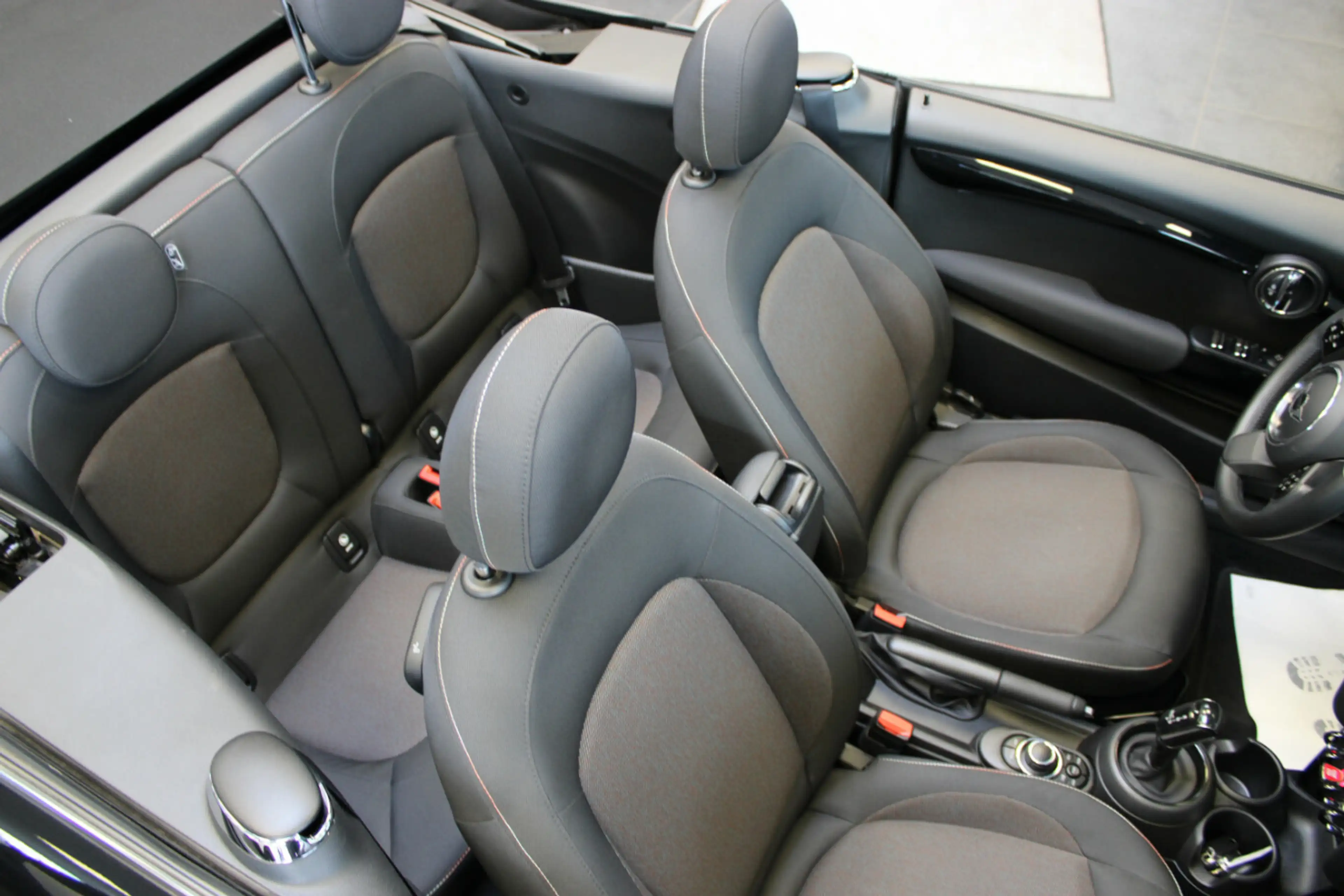 MINI Cooper Cabrio Aut. Essential Trim — photo 10