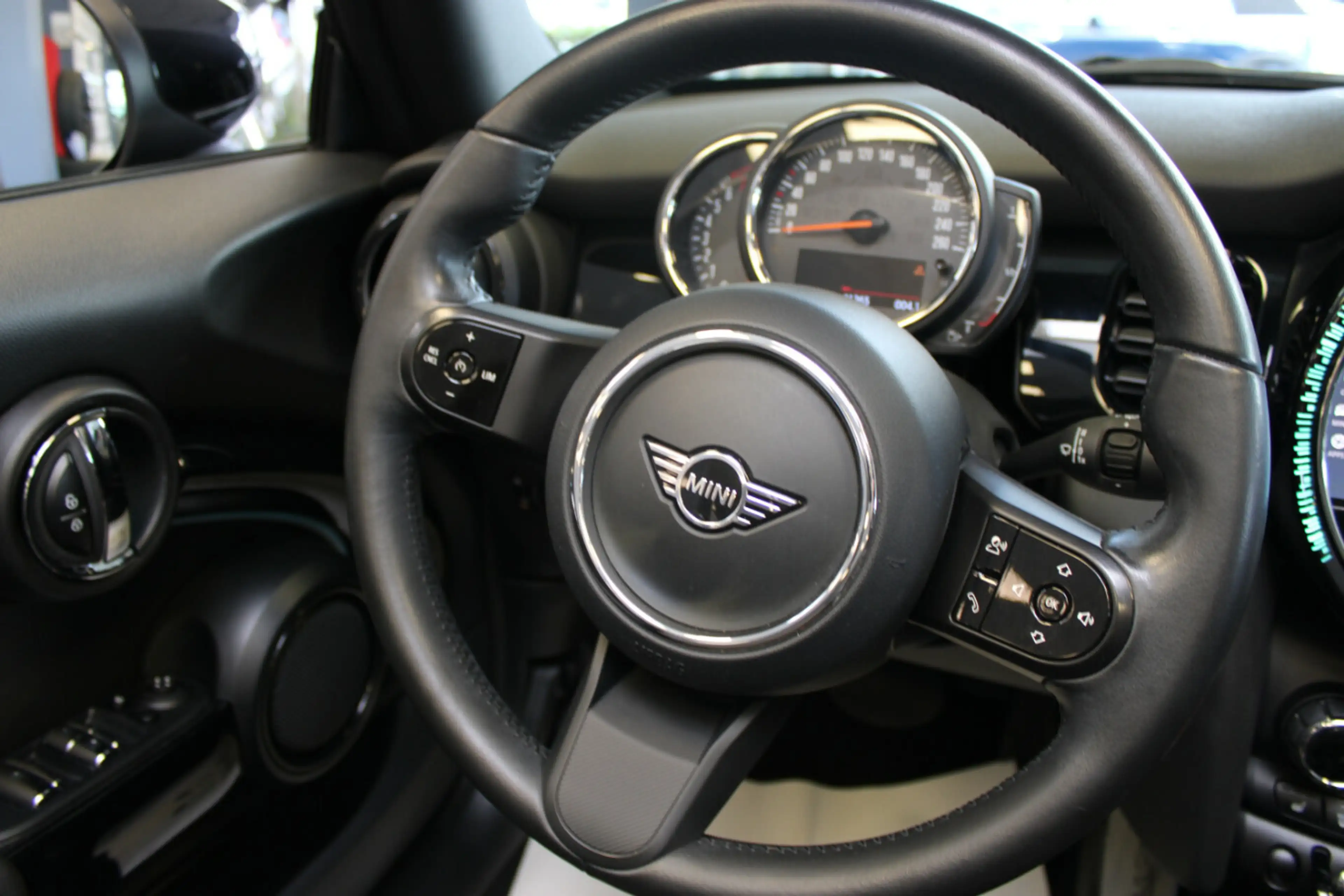 MINI Cooper Cabrio Aut. Essential Trim — photo 8