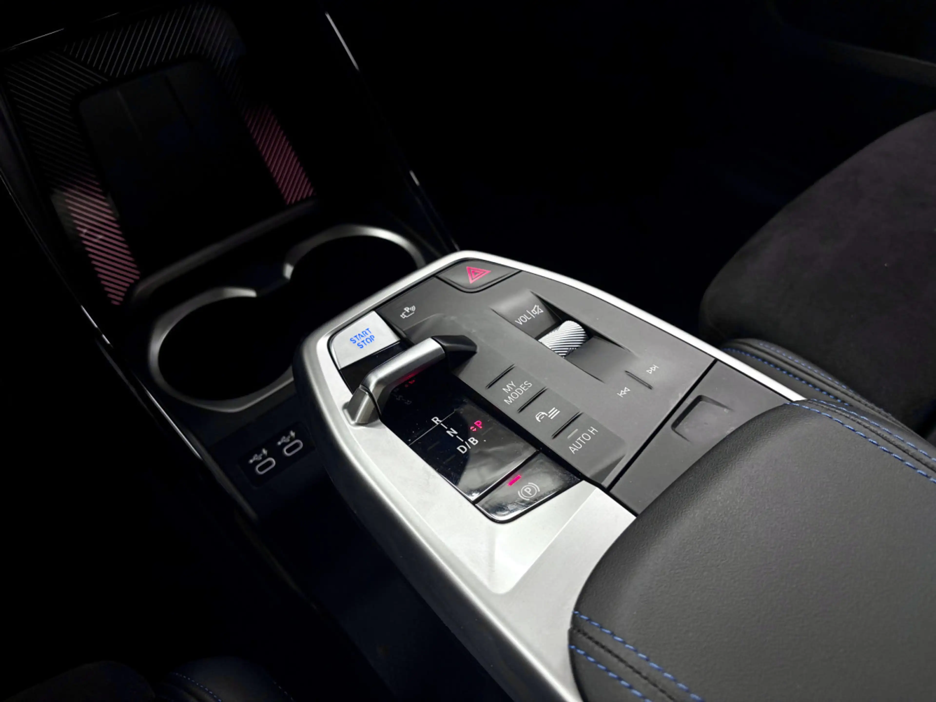 BMW iX1 BEV 67KWH XDRIVE30 (200KW) 4WD AUTO M-Sport — photo 14
