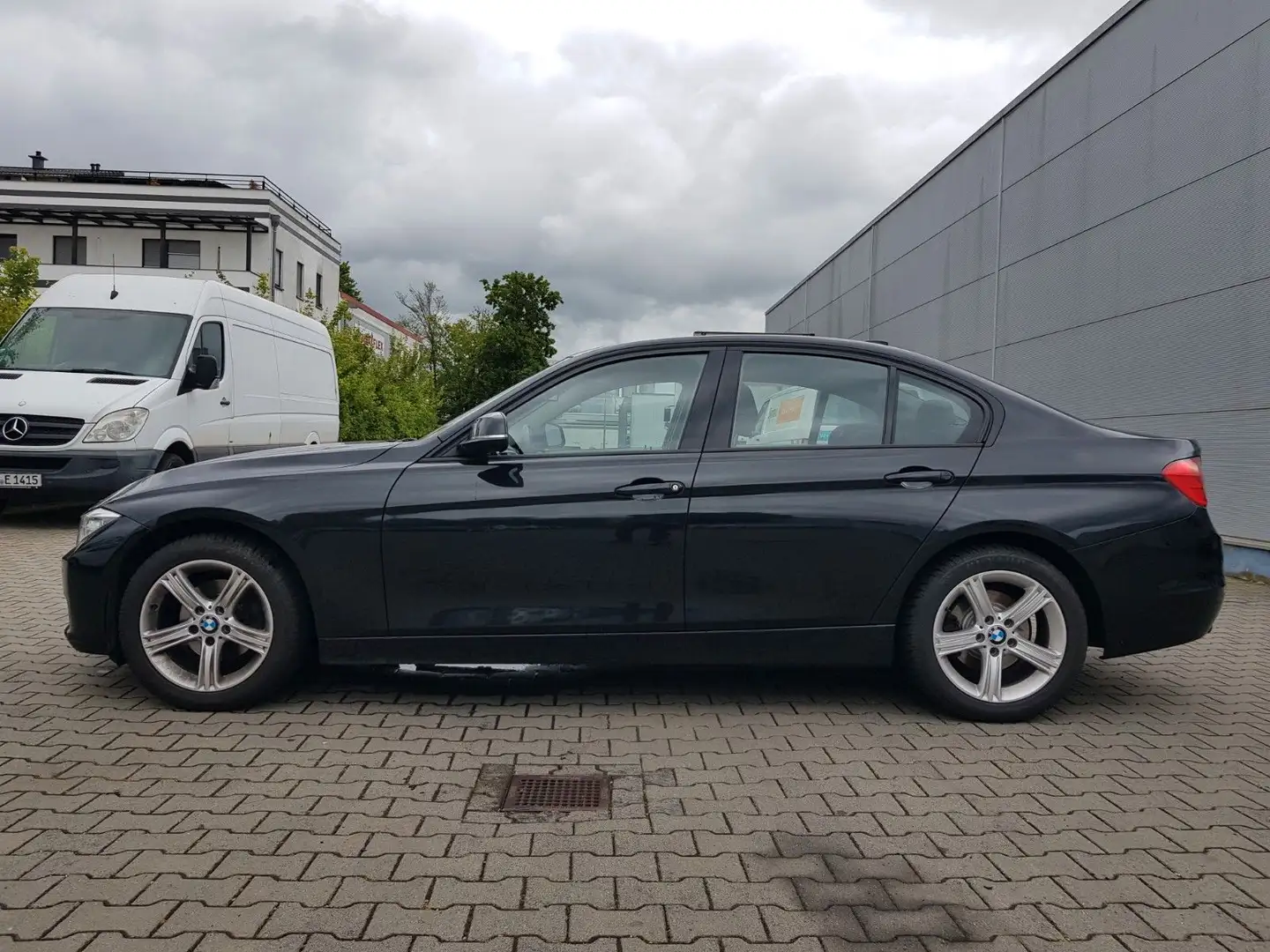 BMW 320 i (Motorschaden) Black - 1