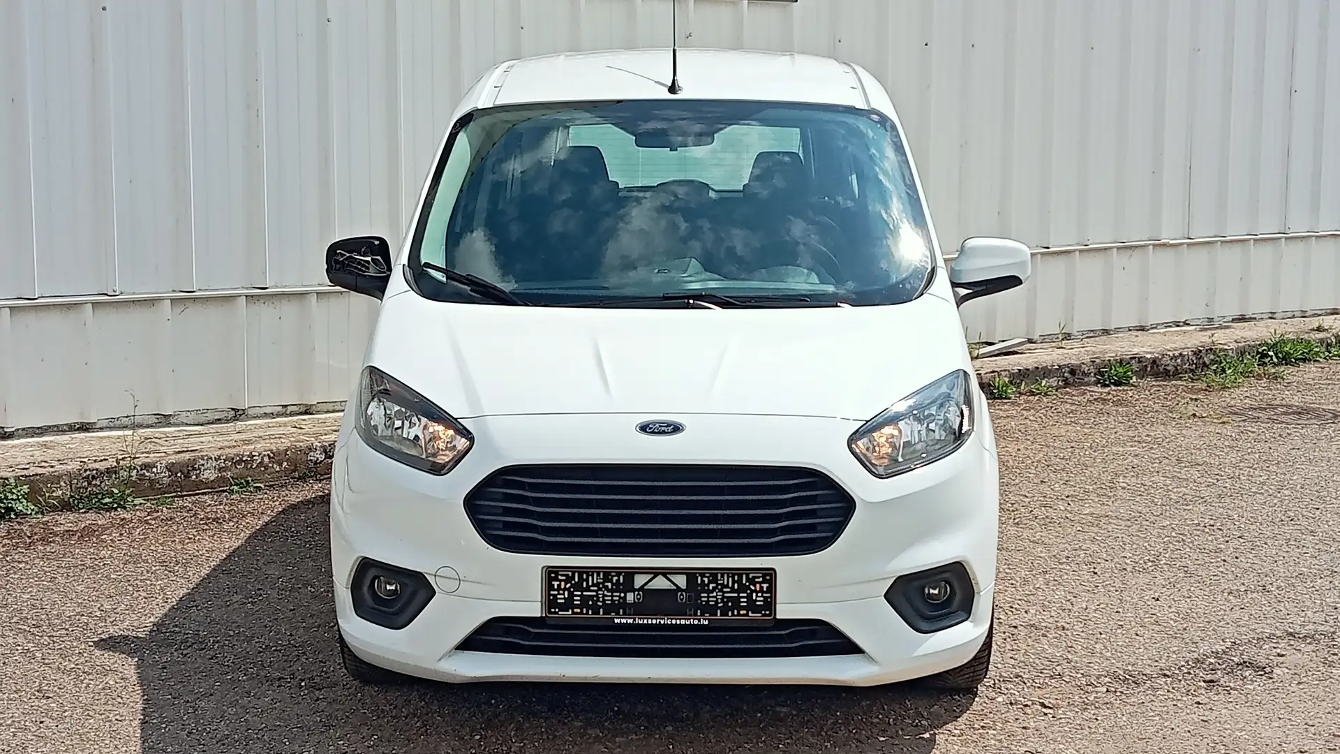 Ford Tourneo Courier 1.5 TDCI 100 BV6 S\u0026amp;S Titanium bijela - 2