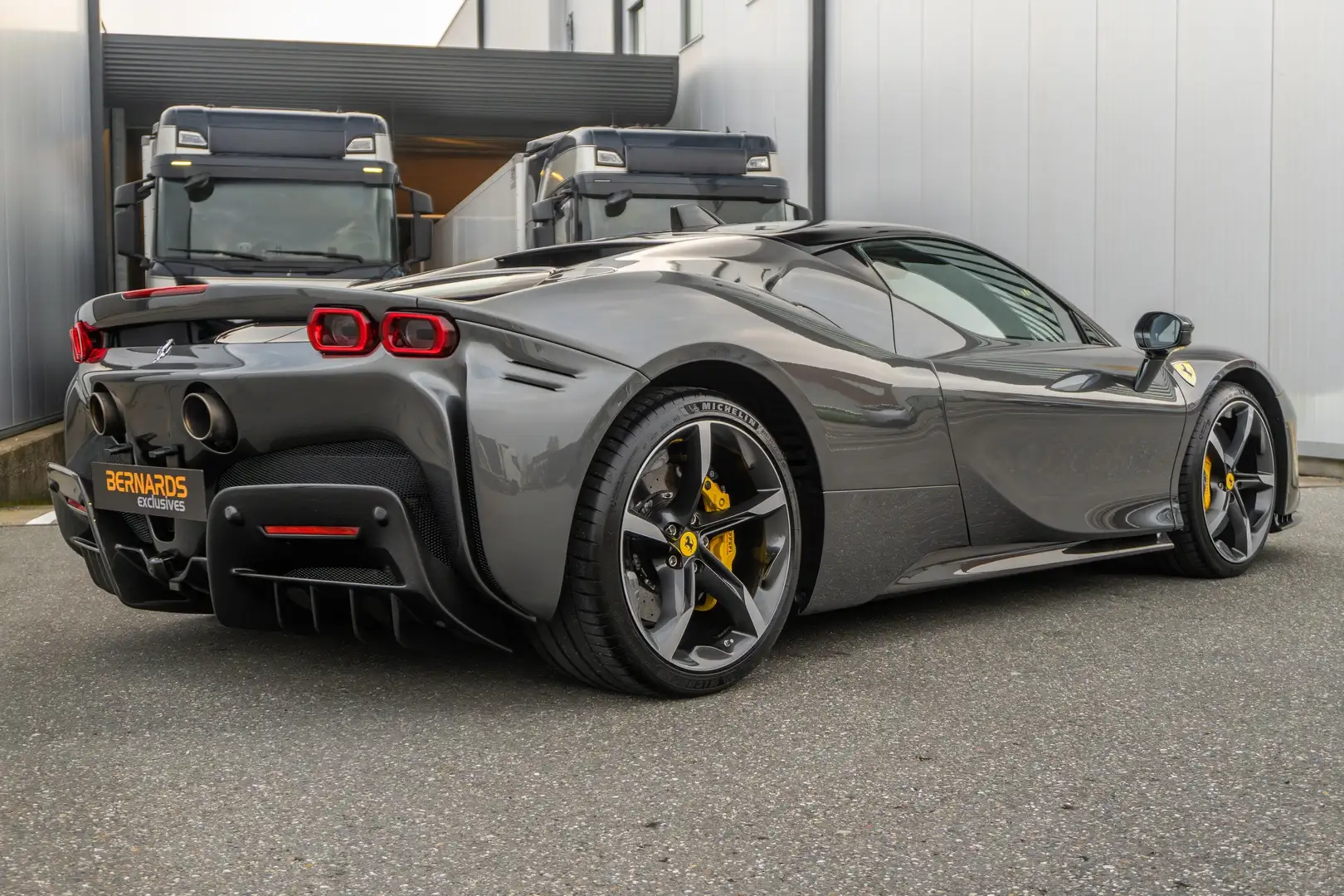 Ferrari SF90 Stradale V8 - Grigio Silverstone - Lift - CarPlay - Carbon Gris - 2