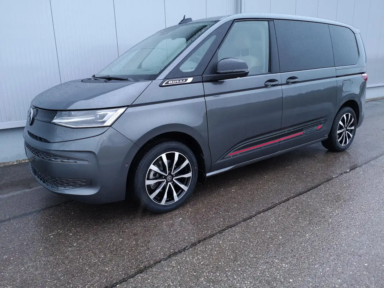 Volkswagen T7 Multivan 2.0 TDI KÜ High Sport Edition 5 Sitzer 110 kW (... — photo 1 of 12