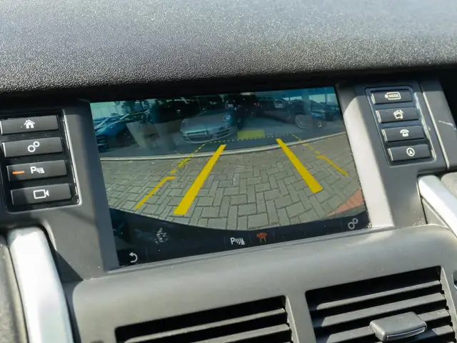 Land Rover Discovery Sport view 17