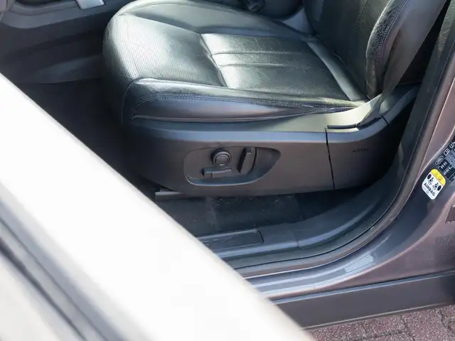 Land Rover Discovery Sport view 15
