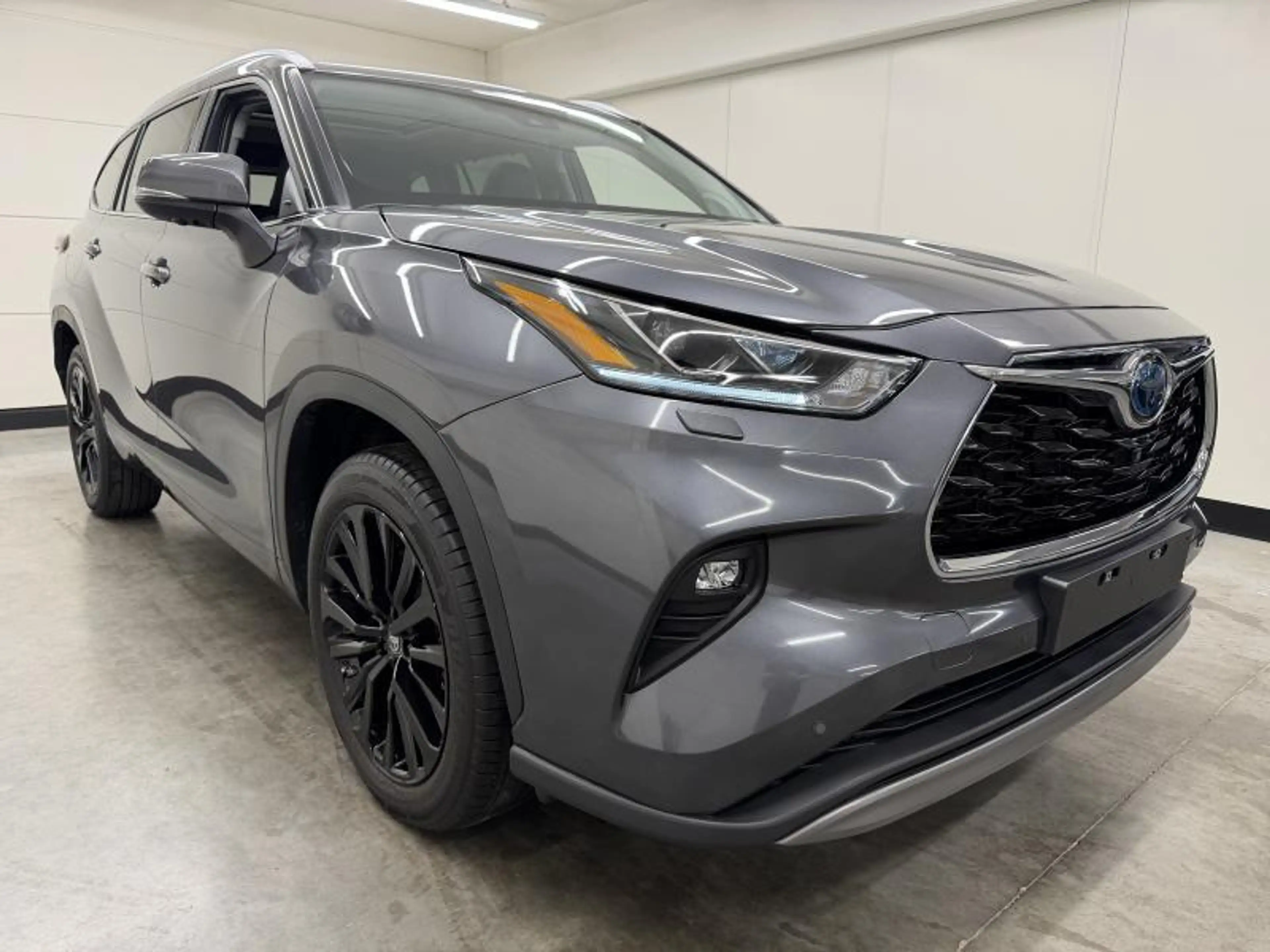 Toyota Highlander Premium Plus 4X4 — photo 2
