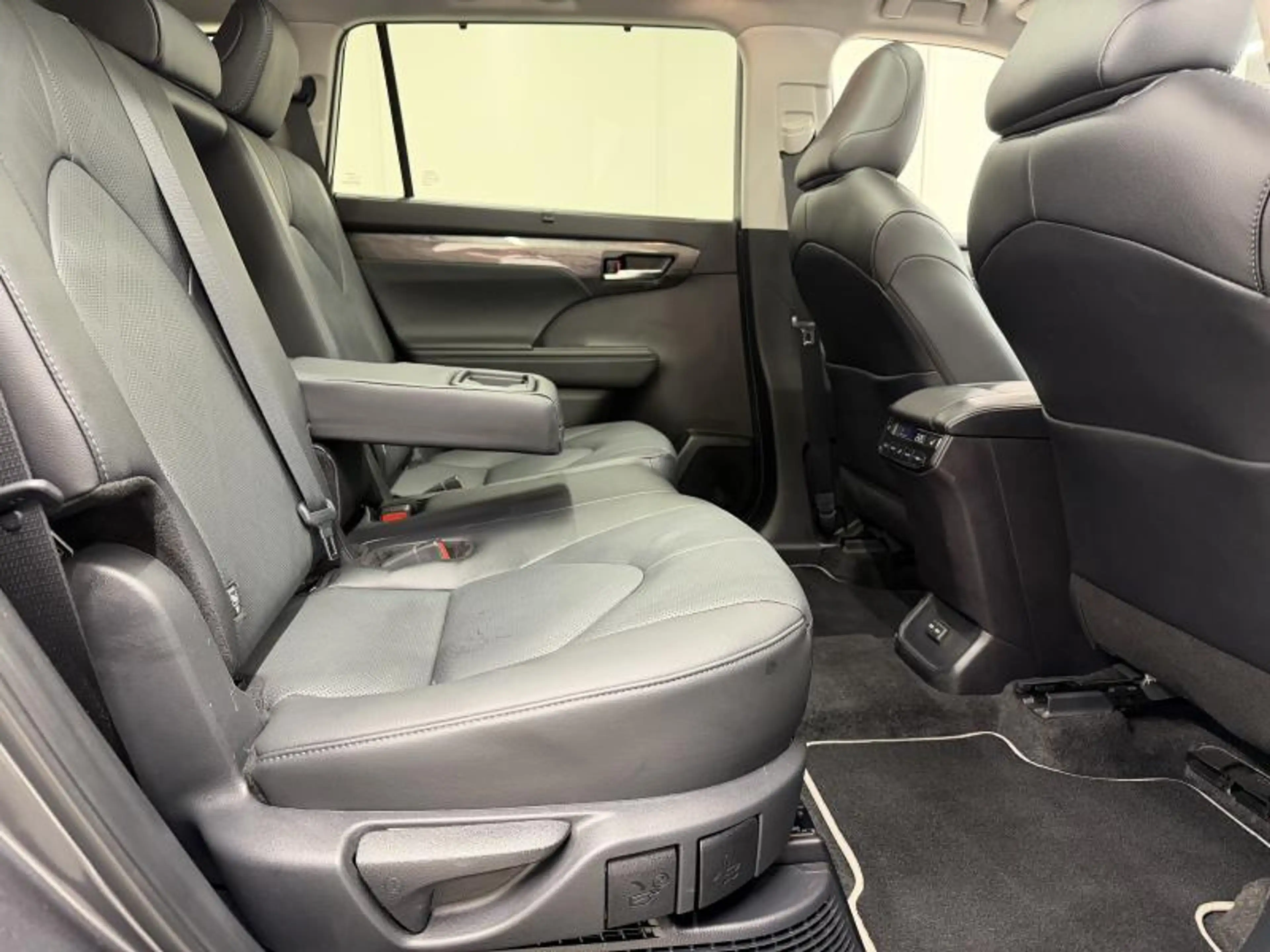 Toyota Highlander Premium Plus 4X4 — photo 15
