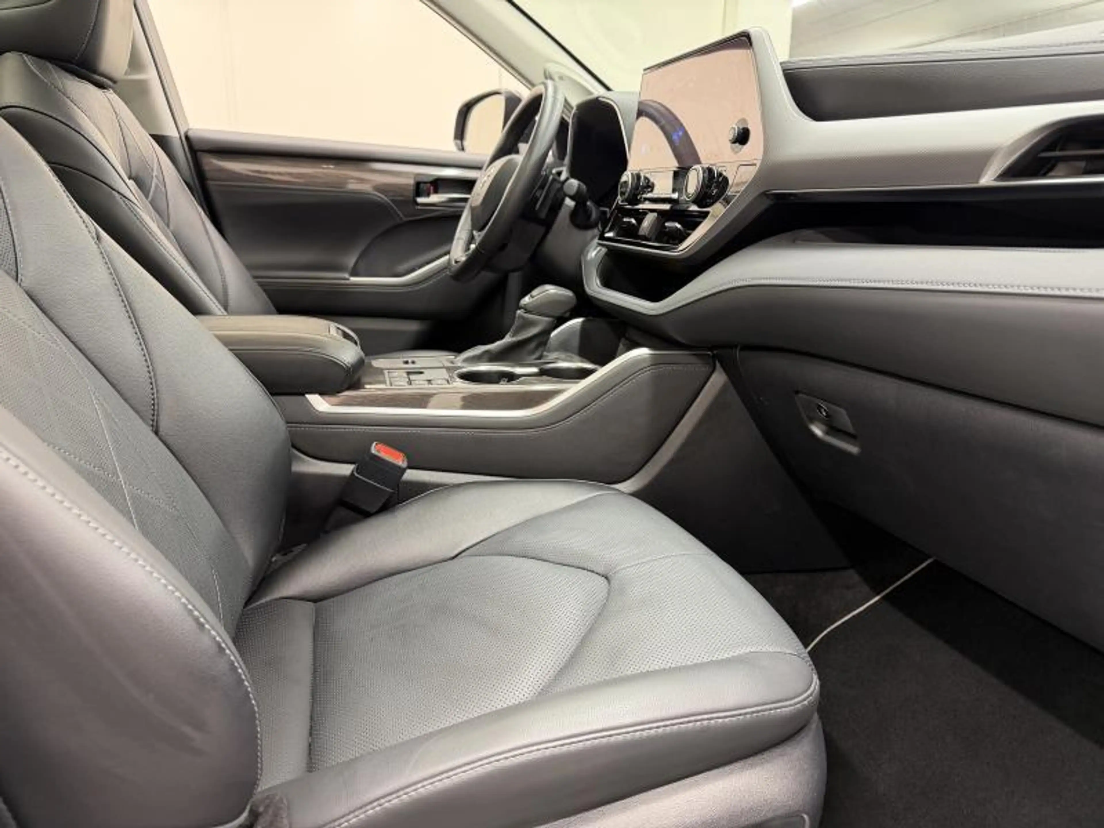 Toyota Highlander Premium Plus 4X4 — photo 13
