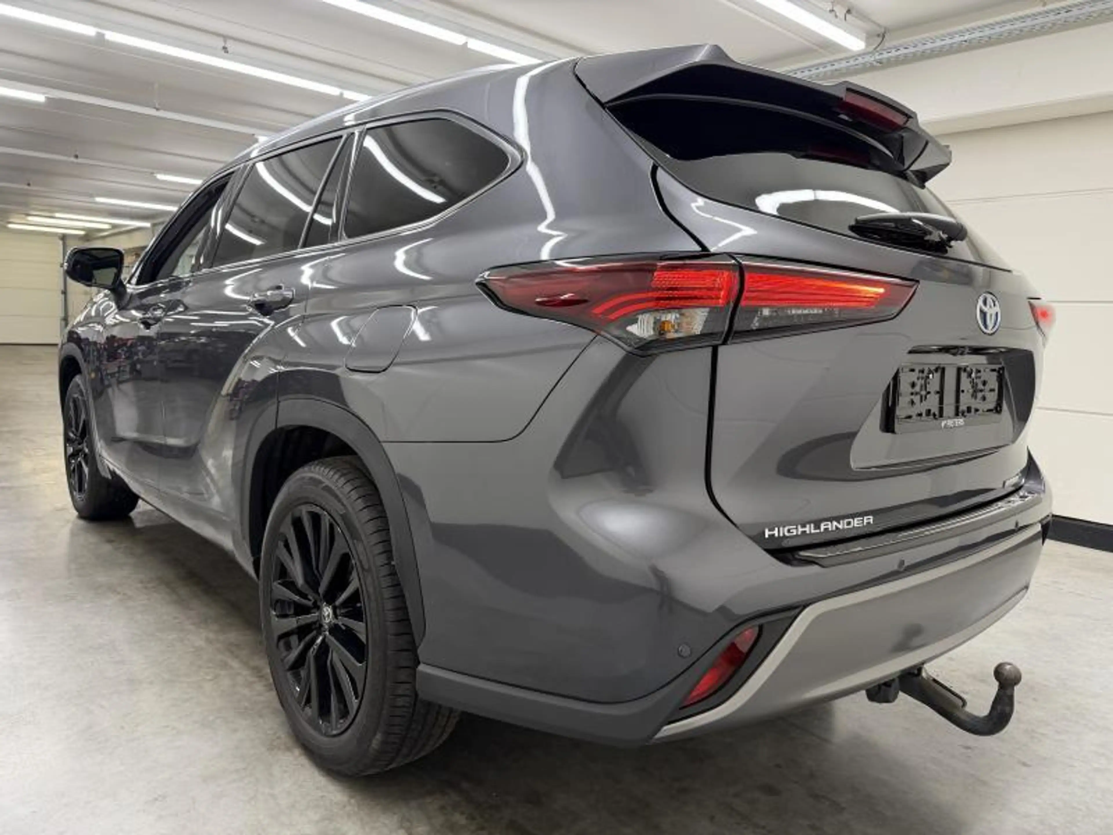 Toyota Highlander Premium Plus 4X4 — photo 4