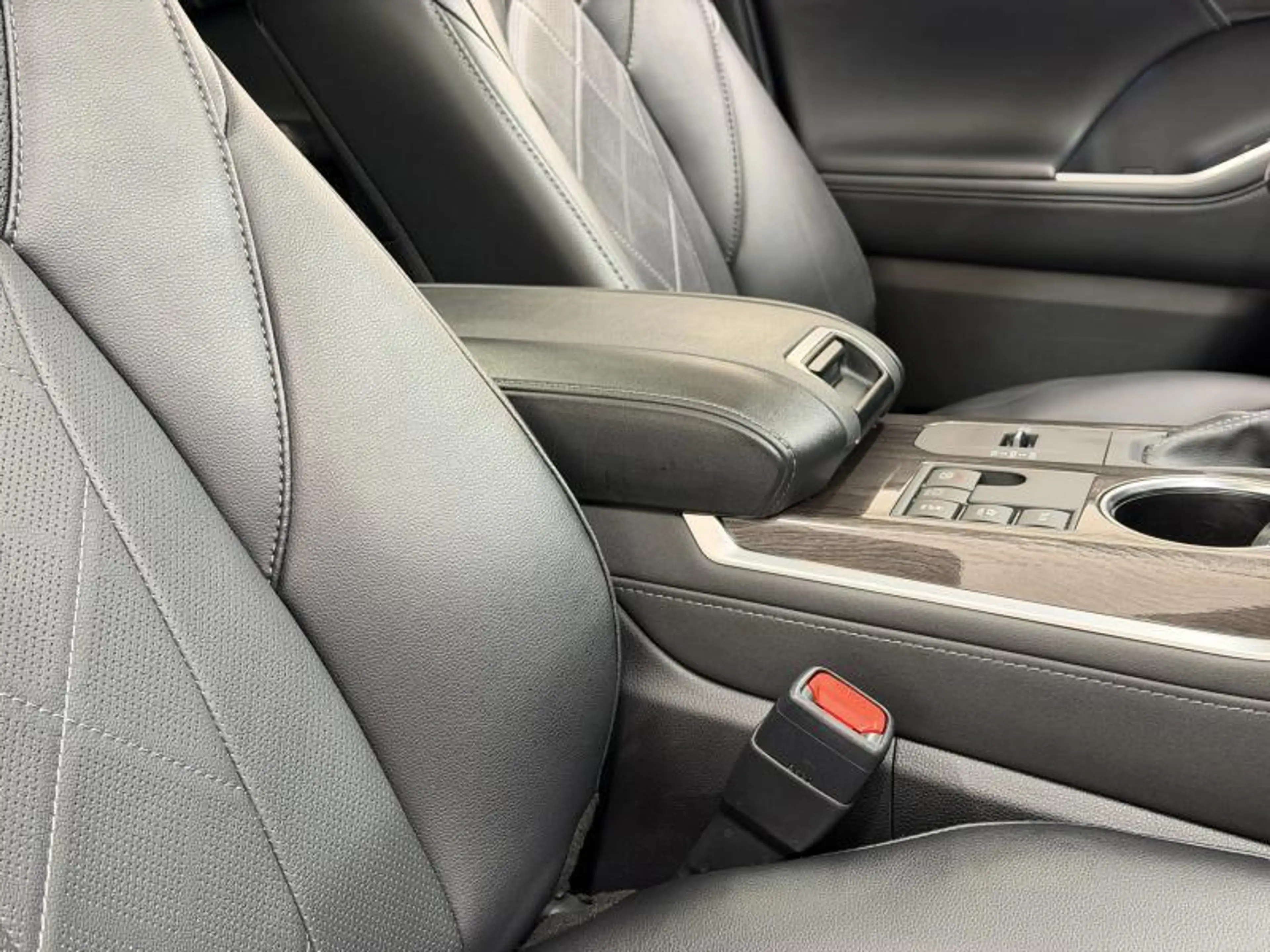 Toyota Highlander Premium Plus 4X4 — photo 14