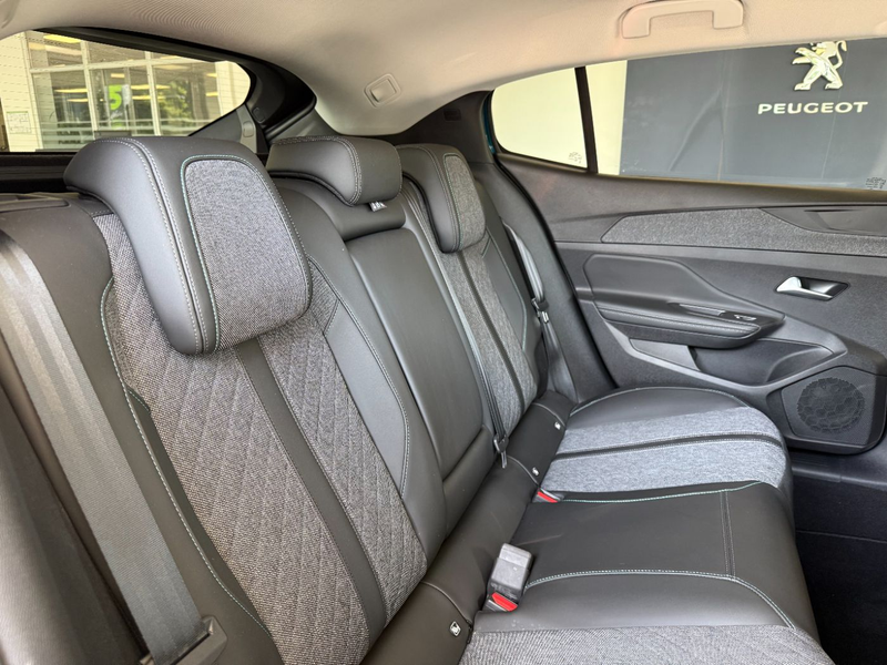 Peugeot 408 1.2 130 A PureTech llure CarPlay*Tempomat — photo 13